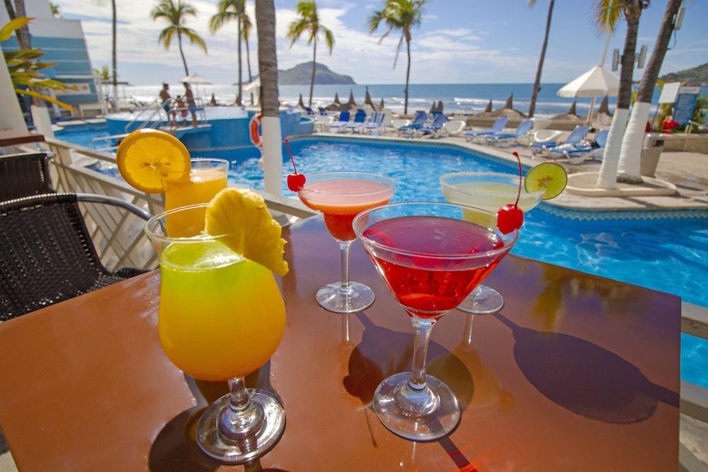 Oceano Palace Mazatlan Exterior photo